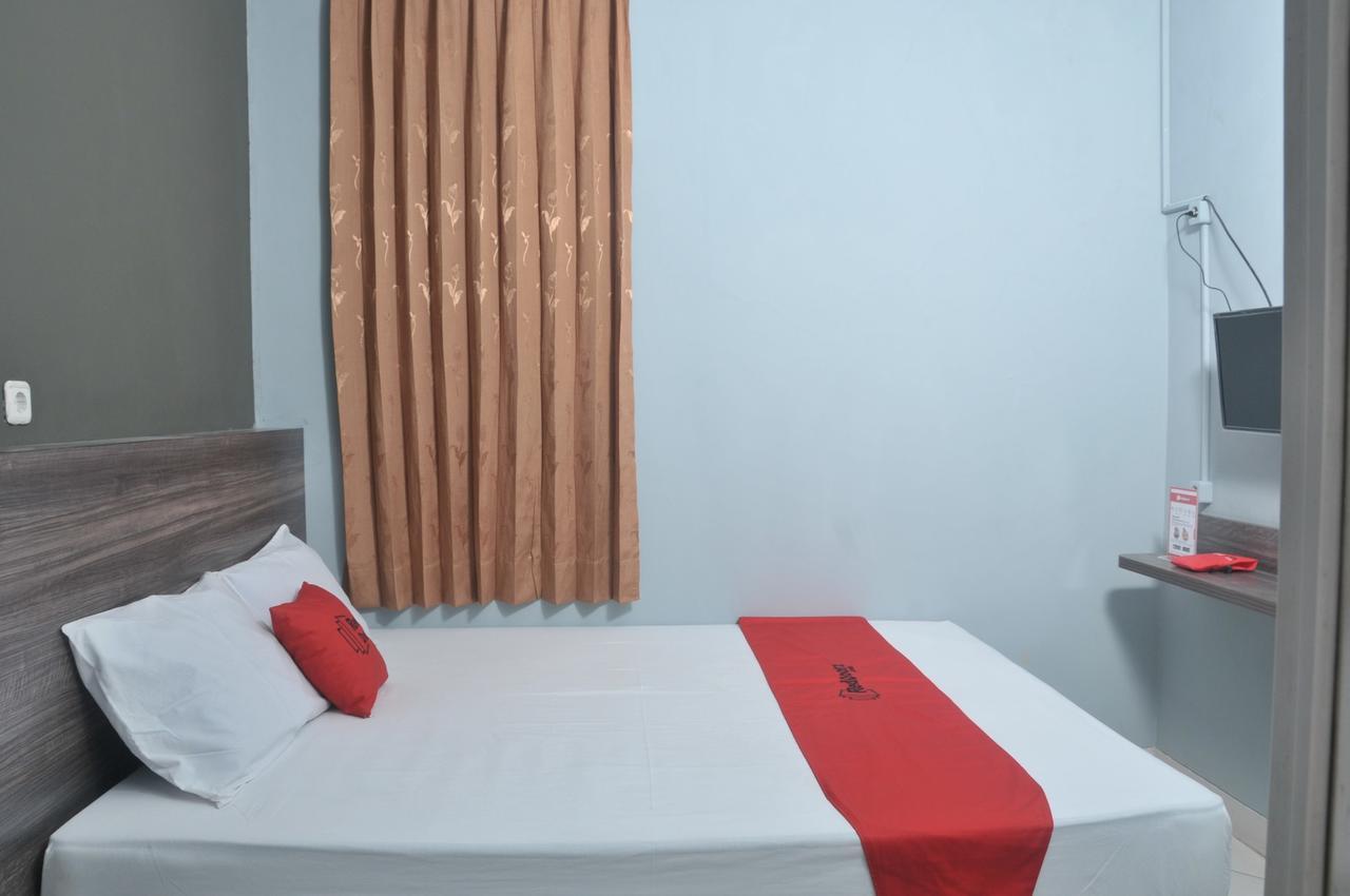 RedDoorz Plus near RS Harapan Kita Jakarta Exterior foto