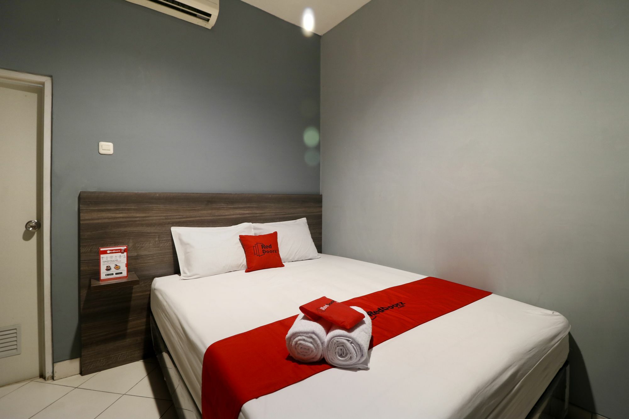 RedDoorz Plus near RS Harapan Kita Jakarta Exterior foto